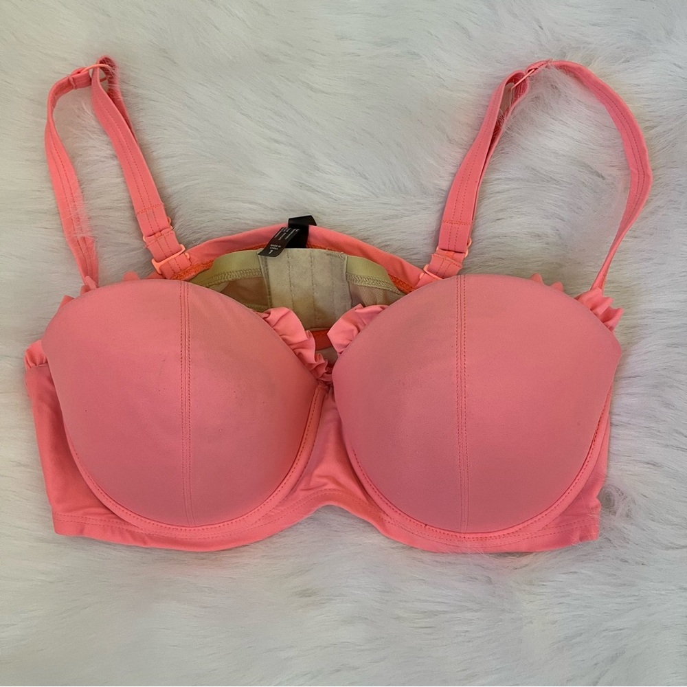 Torrid Women’s Coral Padded Underwire Bra. Size 1